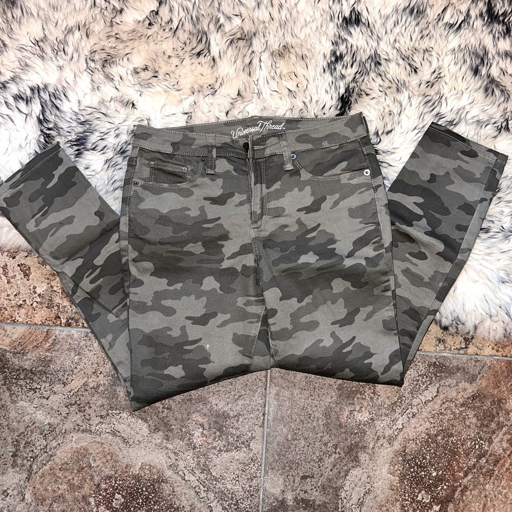 Womens Sz 4 Camo Print Jeans